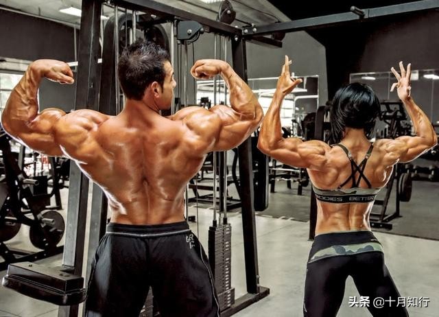 不做引体向上也练背，6个动作，帮你挺拔身姿，塑造倒三角身材