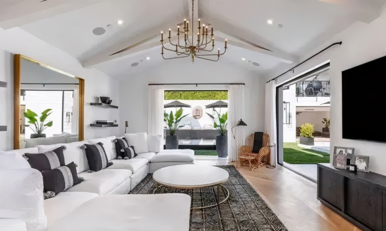 蕾哈娜与rocky还在交往吗,蕾哈娜17亿美元财产