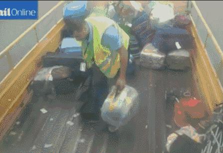 行李箱被机场弄掉了怎么赔,如何防止行李箱被摔坏