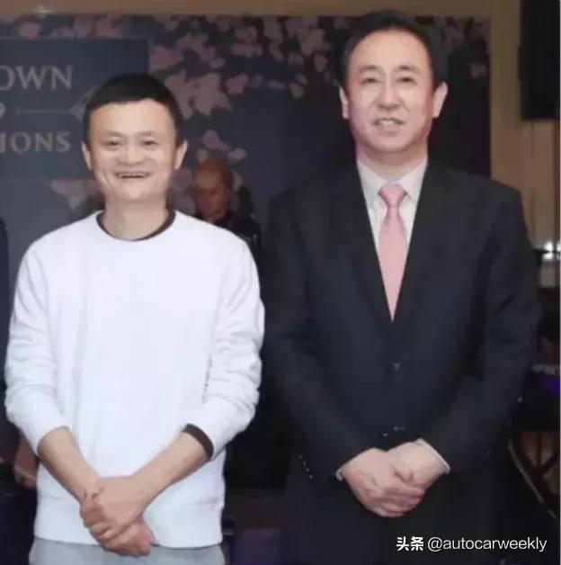 是时候穿卫衣骚起来了——瞧瞧张小龙