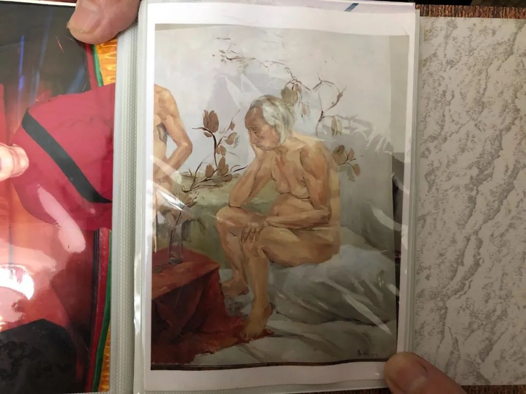 91岁裸模入行9年，儿女直骂：“不要脸！死了也不会给你收尸！”