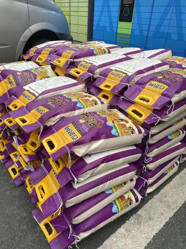 团过1.3吨鸡蛋、3吨大米还买空蹄膀店,杭州这个小区群太火爆!大牌都抢着入群