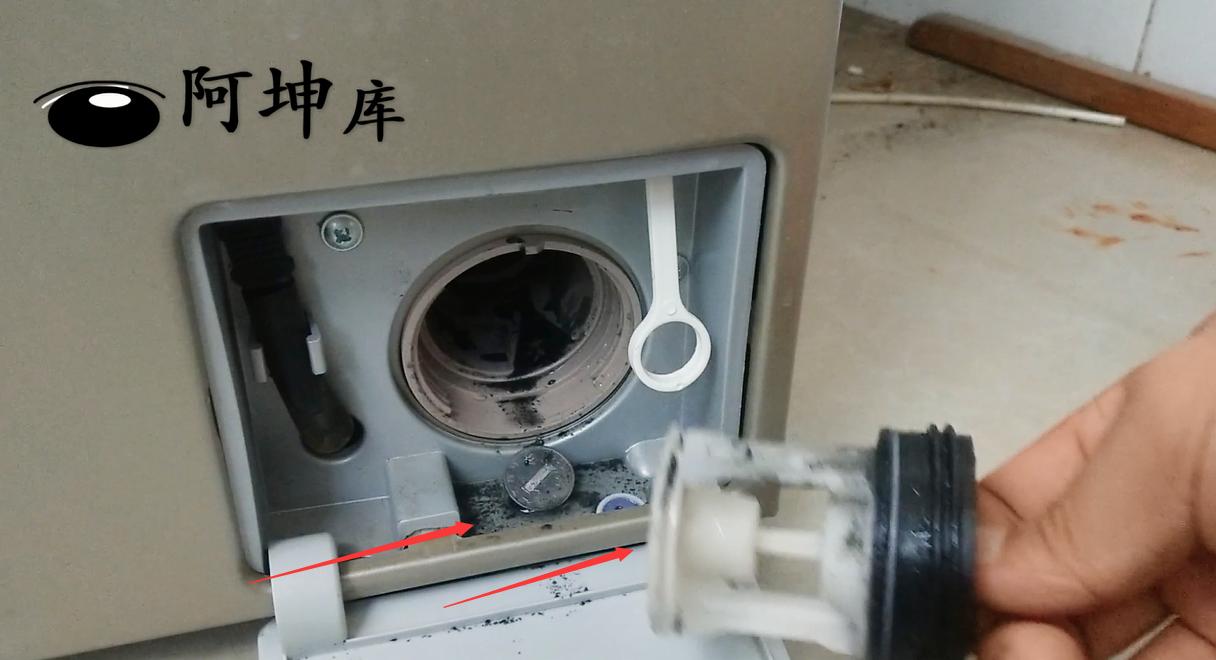 清洗洗衣机时可以打开排污口吗,洗衣机内壁上的脏东西怎么清理
