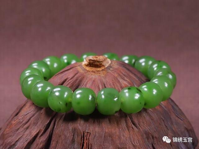 好的和田碧玉是什么样的,和田碧玉与和田青玉的鉴别方法