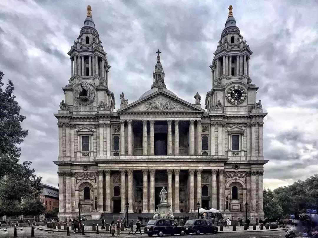 火后重生的凤凰——圣保罗大教堂