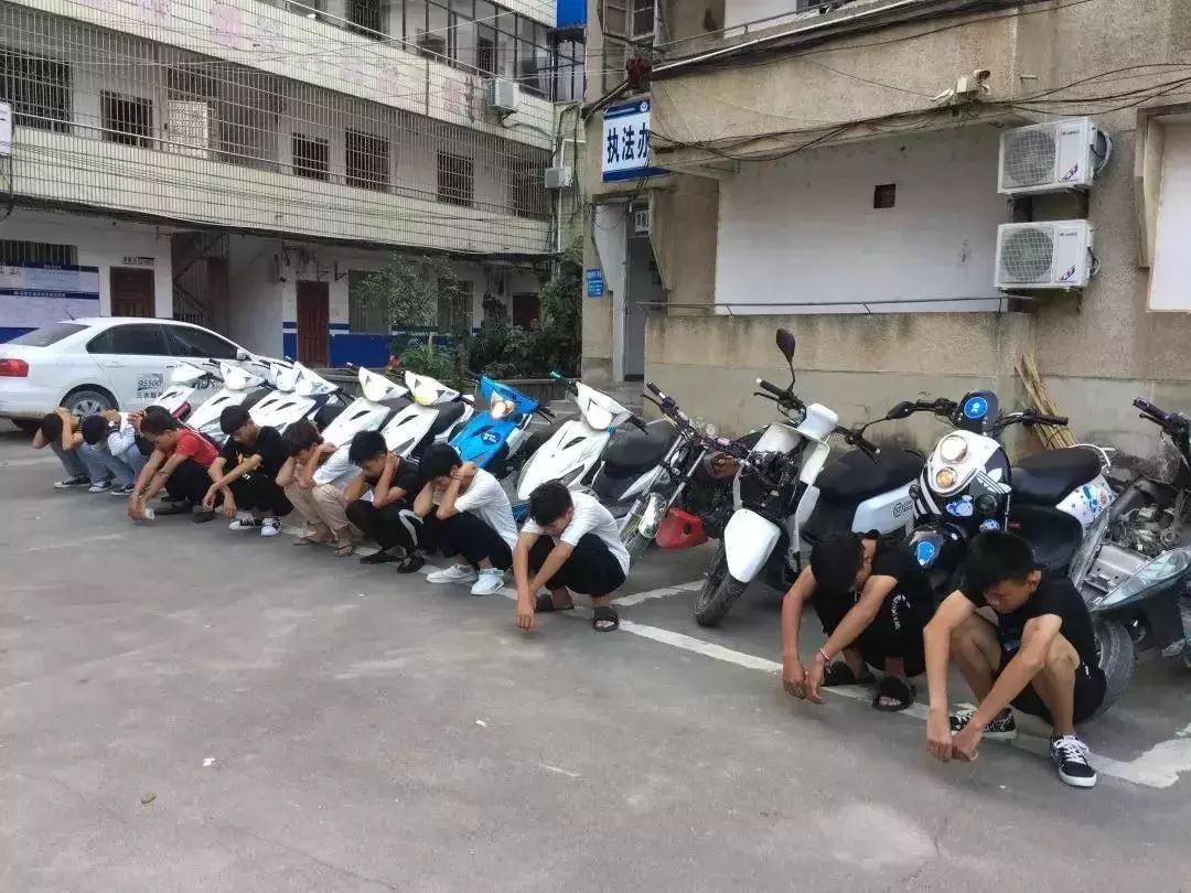 一路火花带闪电完整句,一路火花带闪电解析