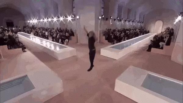 看时装周秀场vlog,时装周的深度解析