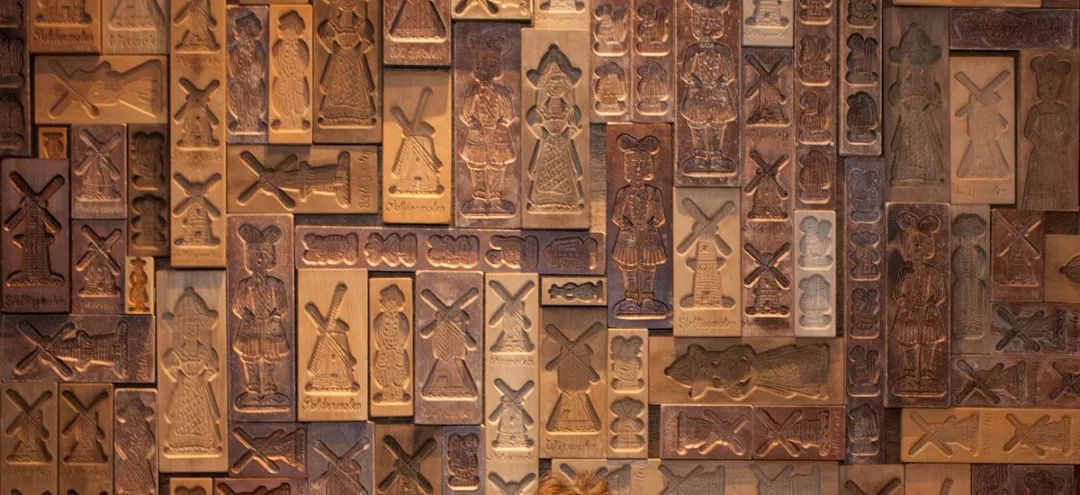 星巴克首席执行官哪里人,星巴克的设计是谁设计的