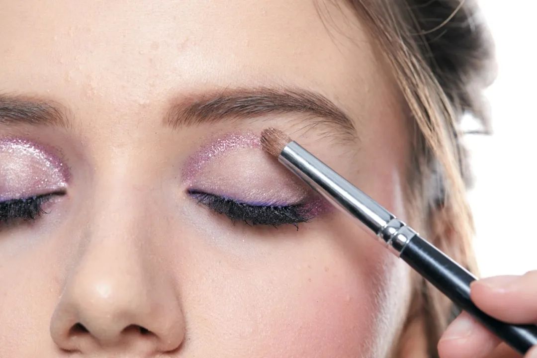 靓妆魅惑,亮闪闪玫瑰金妆容教程