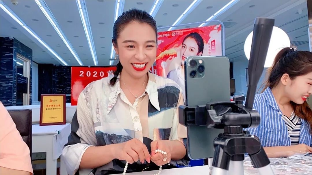 被阿里拼多多挤压的义乌，为何还能成为5万名网红直播的聚集地？