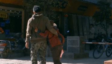 小伙身揣200带绝症女友旅游,揣着200块带着绝症女友旅行