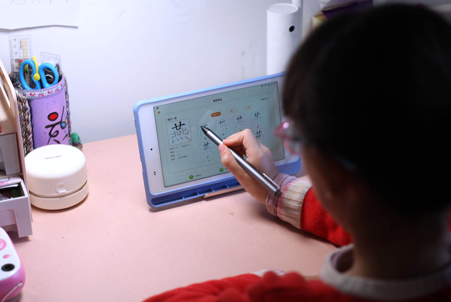 讯飞学习机q10安装第三方软件,讯飞q10和c10学习机区别