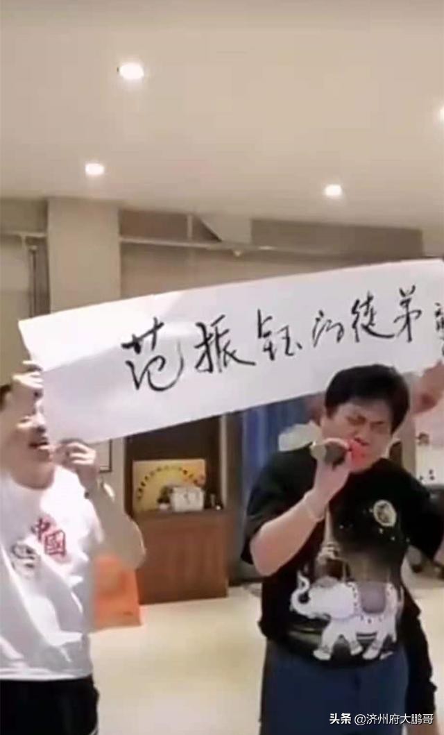 栾云平被郭德纲踹一腿的小品,栾云平被郭麒麟踹一腿的小品