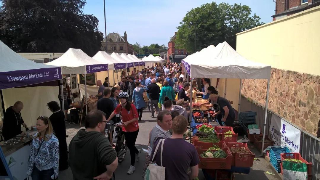 老外留学后回国摆摊,意大利留学生回国摆地摊