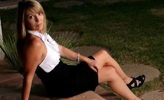 久坐不动容易堆积脂肪毒素,女生久坐肚子大怎么办