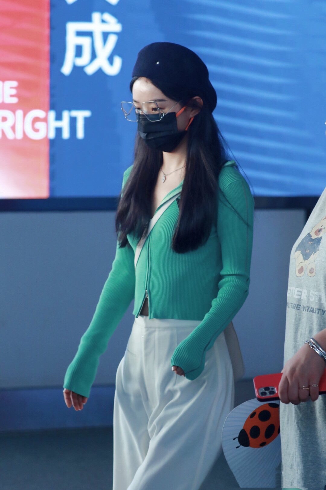 赵丽颖李佳琦最新视频,赵丽颖李佳琦直播穿礼服