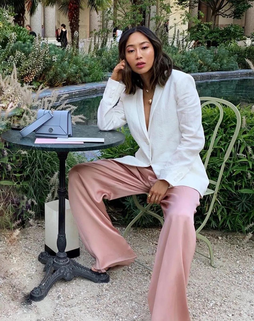 一套西装又正式又休闲,30-35岁女性春季穿搭西装