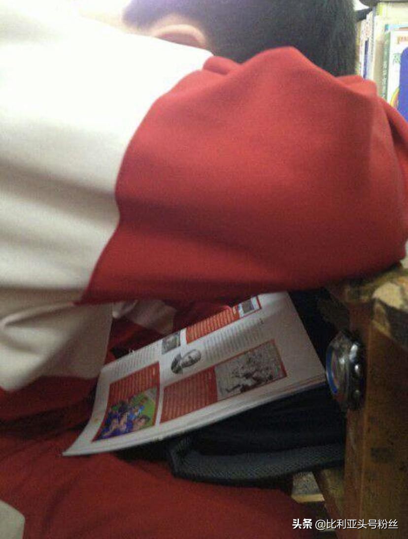 手写阵容、攒球星卡，曾经那些的看球“老习惯”还记得吗？