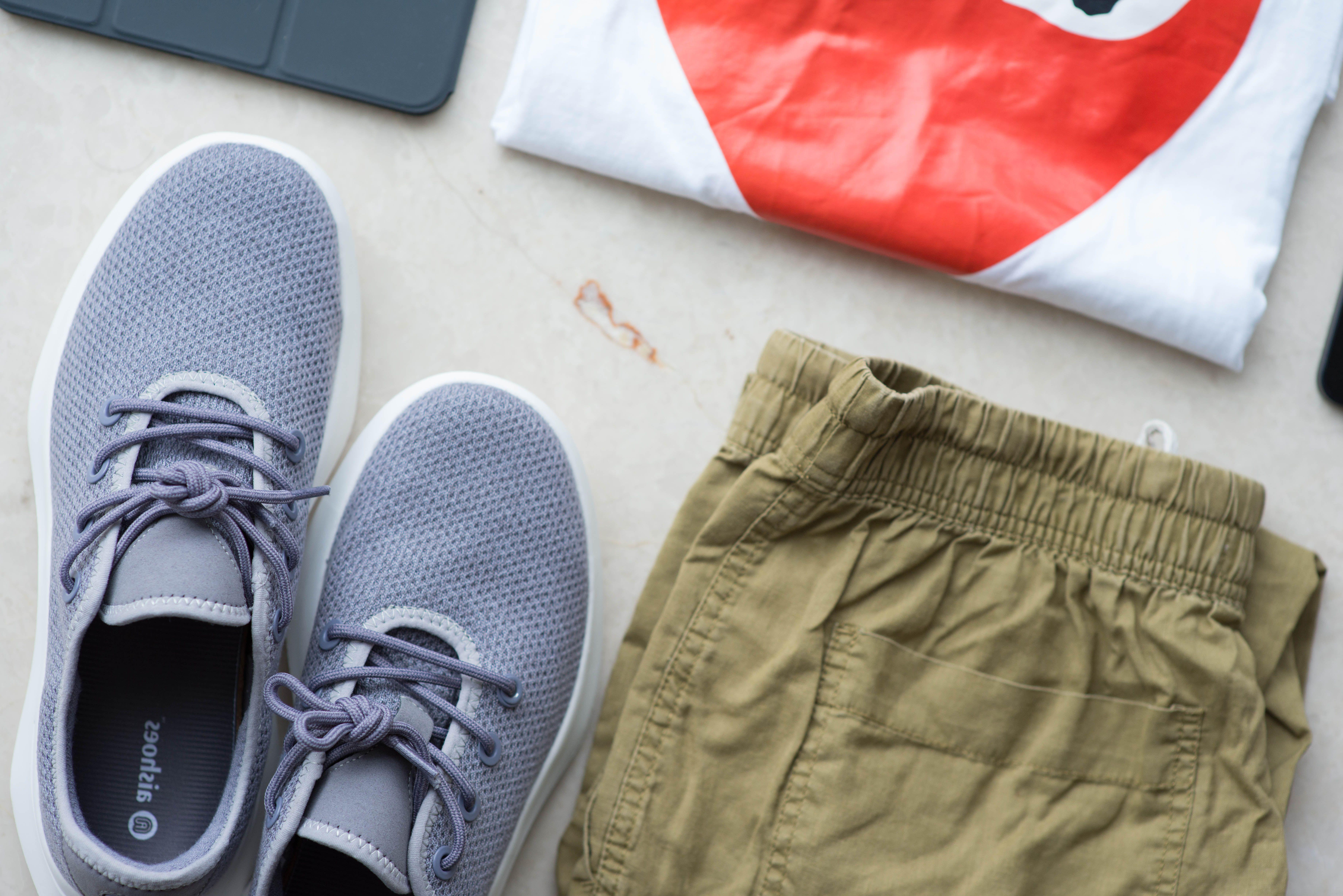 胡侃侃的夏日出行皮鞋和休闲鞋推荐，夏日衣服褶皱的快速处理办法