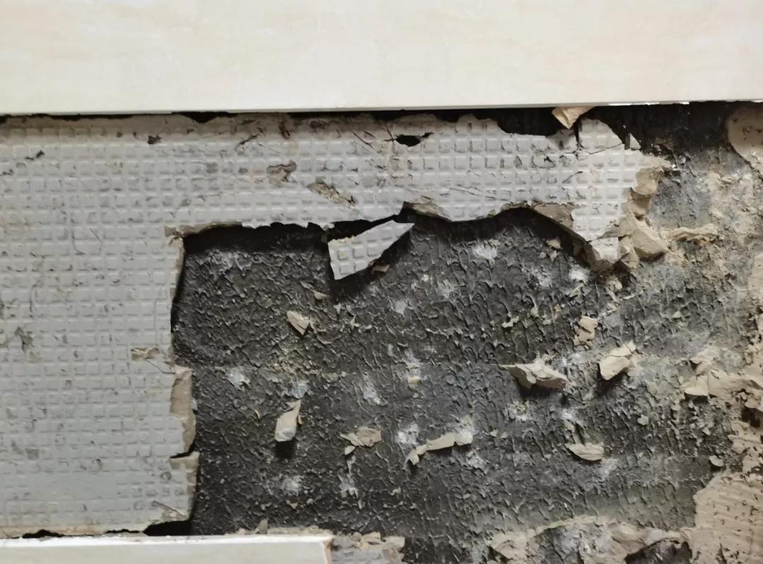 用瓷砖胶贴瓷砖要不要刷背胶,使用瓷砖胶的正确方法