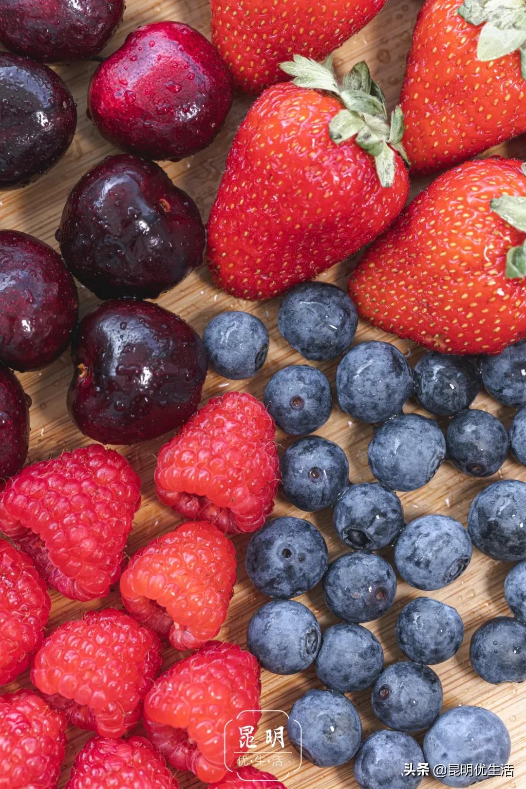 奈雪的茶测评霸气水蜜桃 (奈雪的茶粉色草莓)