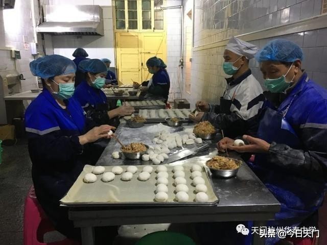 华泰后勤献爱心,暖心饭菜送一医——湖北天门华泰中学为市人民医院提供早中晚饭菜小记