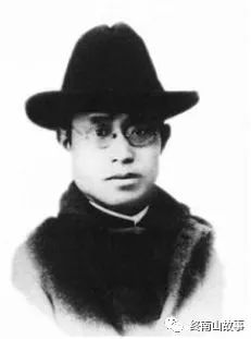 民国一位青年官员来到关中，在周公墓上打了个盹