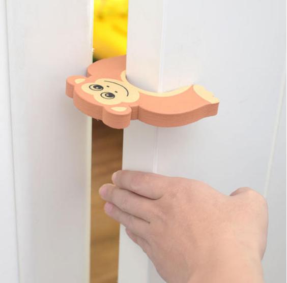 宝宝被门夹擦什么快好,婴儿被门夹伤该怎么办