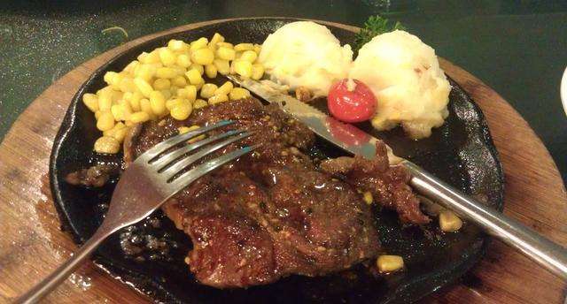 一个人吃西餐中途上厕所怎么办,一人吃自助餐要上厕所了怎么办