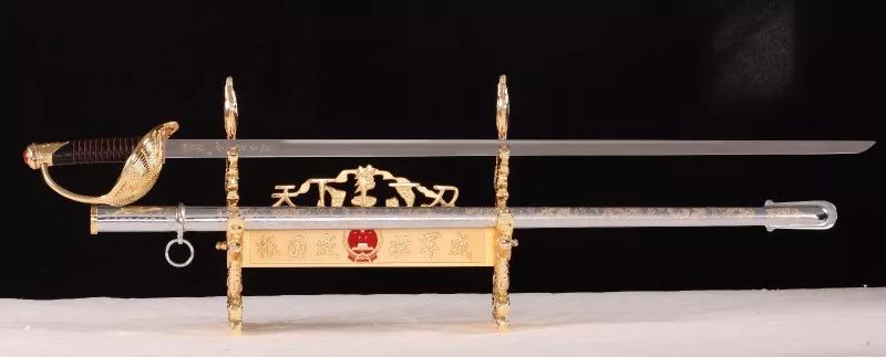 *尚昆杨**、*华清刘**、张震、*浩田迟**、*万年张**集体验收，这把“100亿也不卖”的“国刀”是如何打造的？