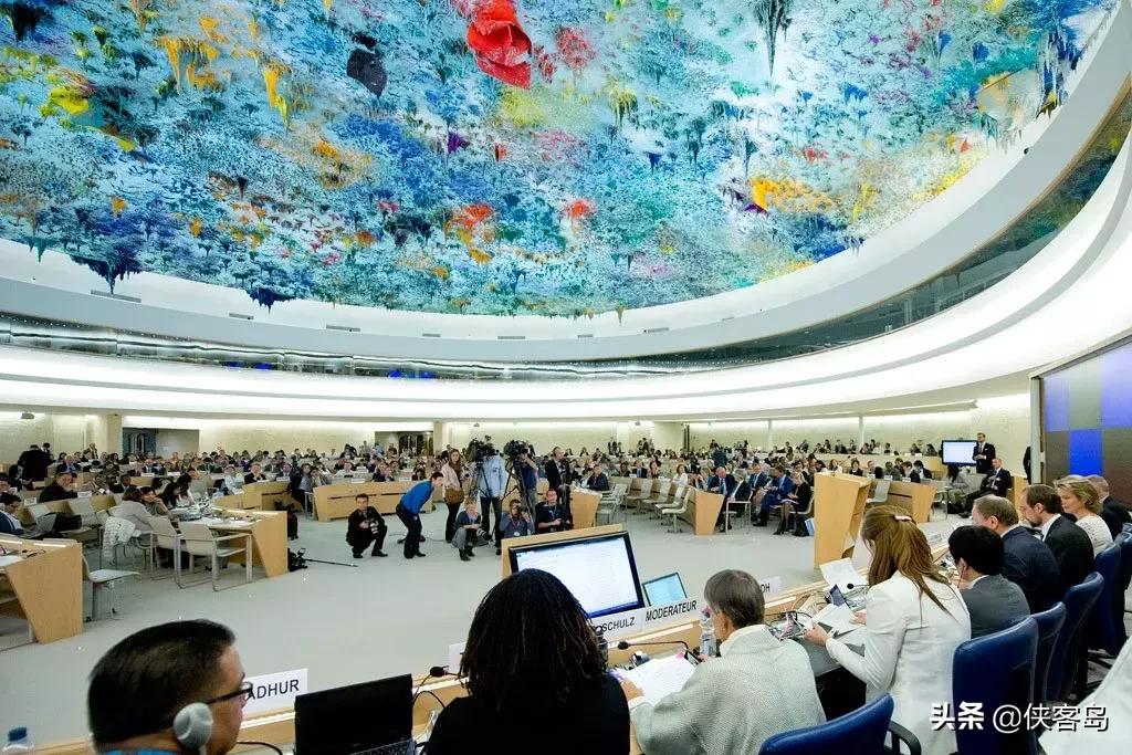 两位香港知名女性,侠客岛江湖美女