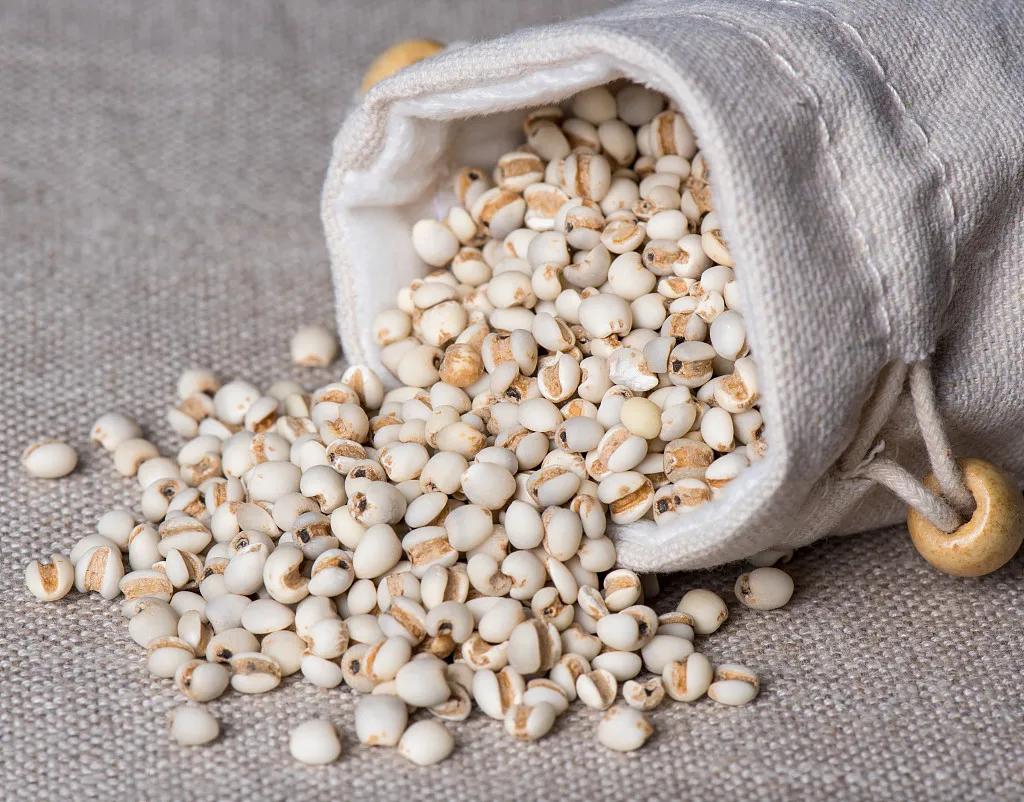 春夏之交，用好几个食疗方，浮肿、面黄、眼袋，轻松祛除