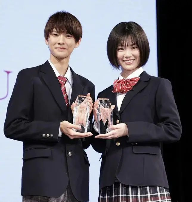 穿jk制服遇到绑架,中国女孩被绑架遭遇电击