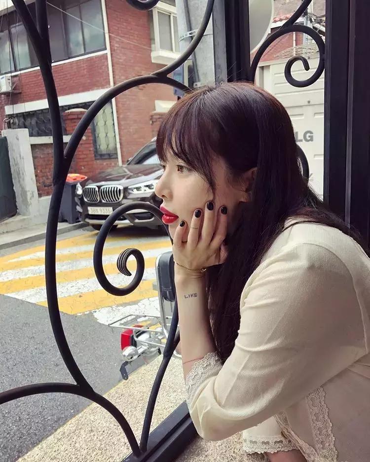 泫雅嘴唇前后对比,泫雅现在嘴唇好看吗