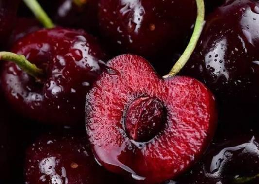 小樱桃里的虫子能吃吗,樱桃里面有蛆吃了会怎样