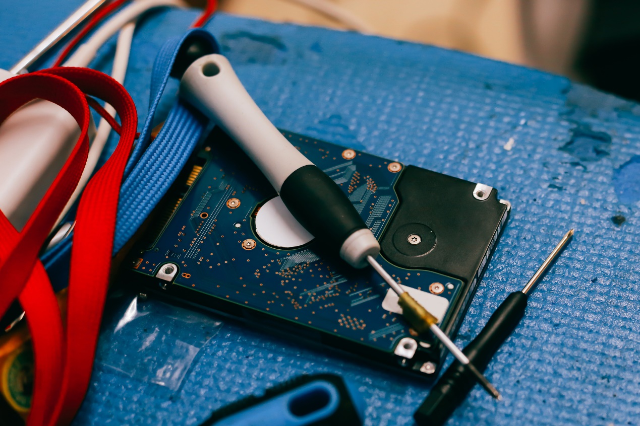 都是固态硬盘还需要分盘吗,都是闪存u盘和固态究竟差在哪儿