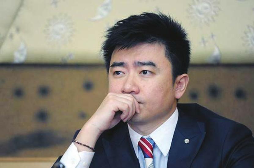 央视主持芮成钢，曾是高考状元世界红人，为何会沦为“阶下囚”？