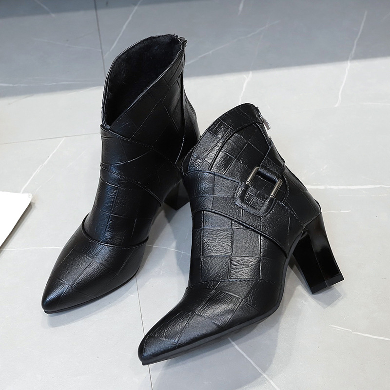 黑色时尚靴子,时尚靴子新款2023爆款黑色