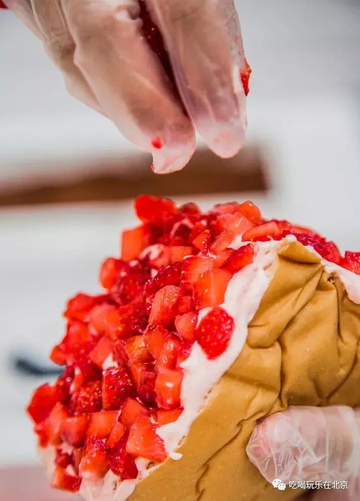 为了吃这个包包，排了80米长队！