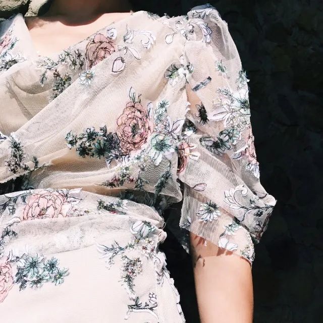 满大街都是浓浓的过节气息,满大街都是国风的衣服