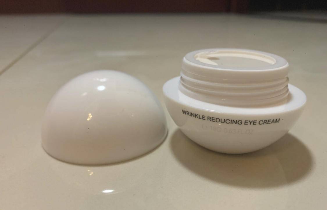 有句话说得好:美不美看脸,老不老看眼