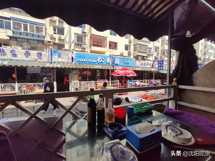 老板抽冷子就嗷一嗓子，别害怕，那是在告诉后厨给你添汤