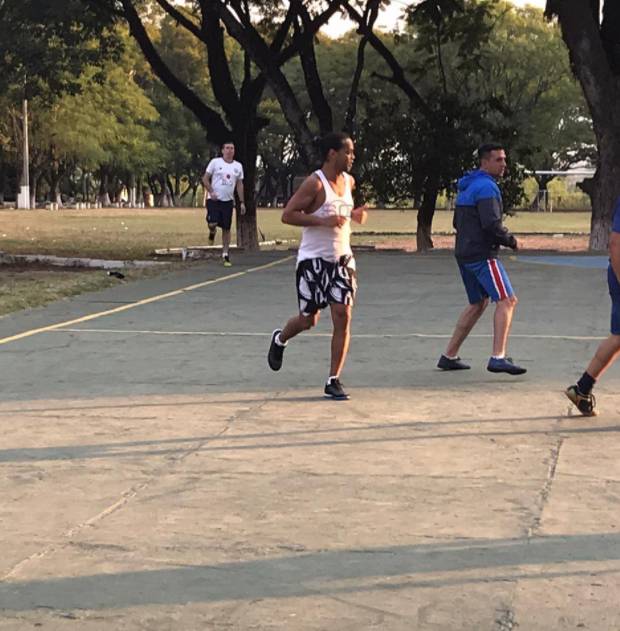 监狱球王纪录片,小罗获得监狱足球赛冠军