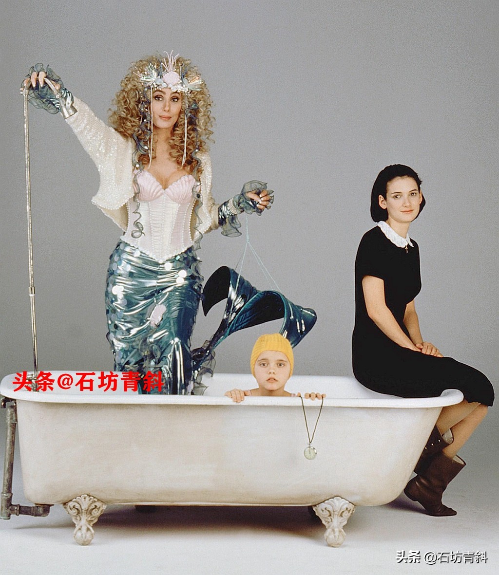 身边围绕无数小鲜肉，奇装异服的始祖，看她如何72变