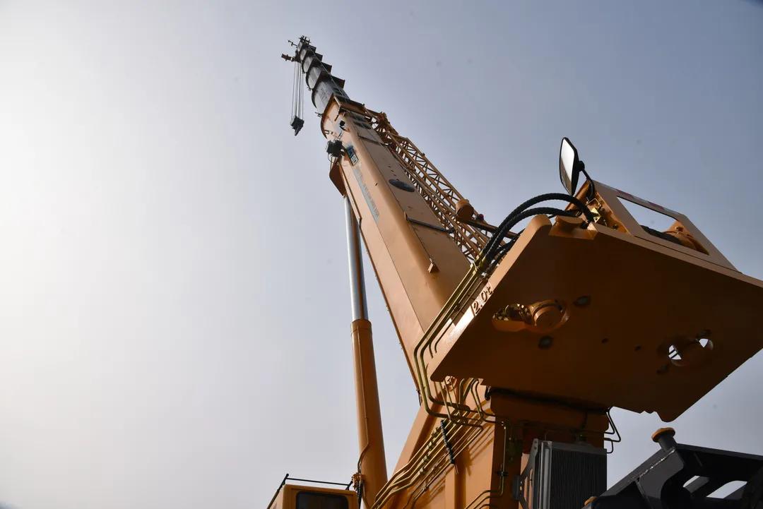 80吨吊车吊装作业视频,最强的80吨吊车