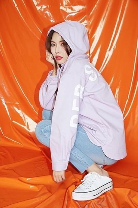 金泫雅匡威,金泫雅练习室匡威