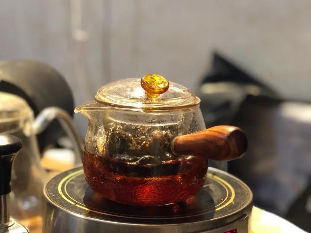 白茶饼有白色絮状,白茶饼里有絮状物