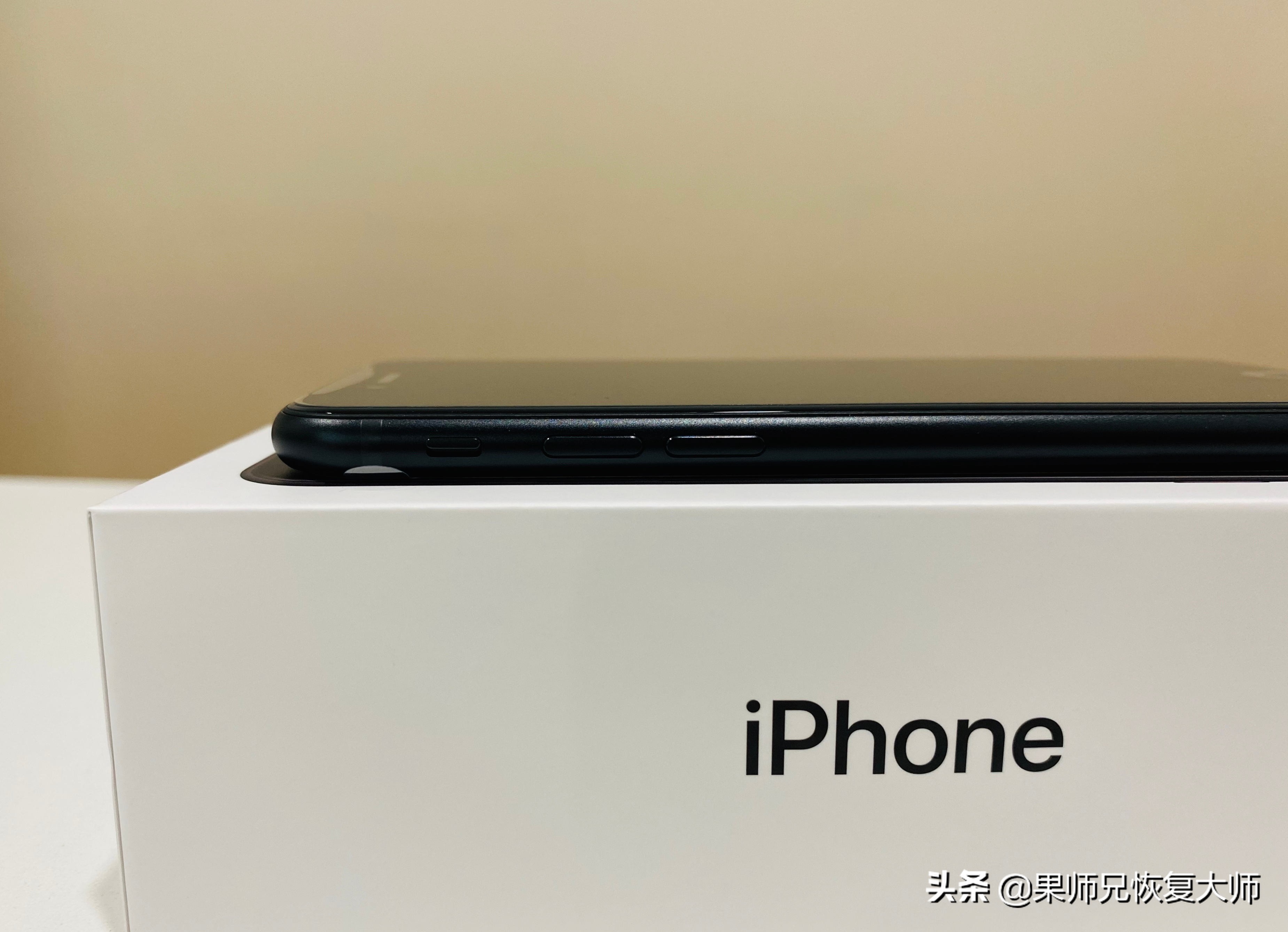 iPhoneSE初体验！性能强劲，续航一般，信号担忧