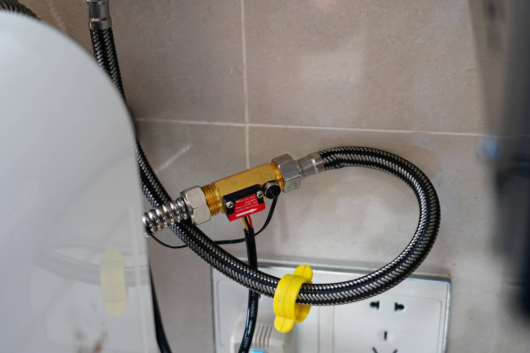 燃气热水器必须由燃气公司安装吗,燃气热水器13升和16升安装要求