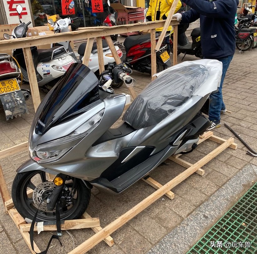 本田pcx150踏板车骑行感受,2019年本田pcx150踏板什么配置